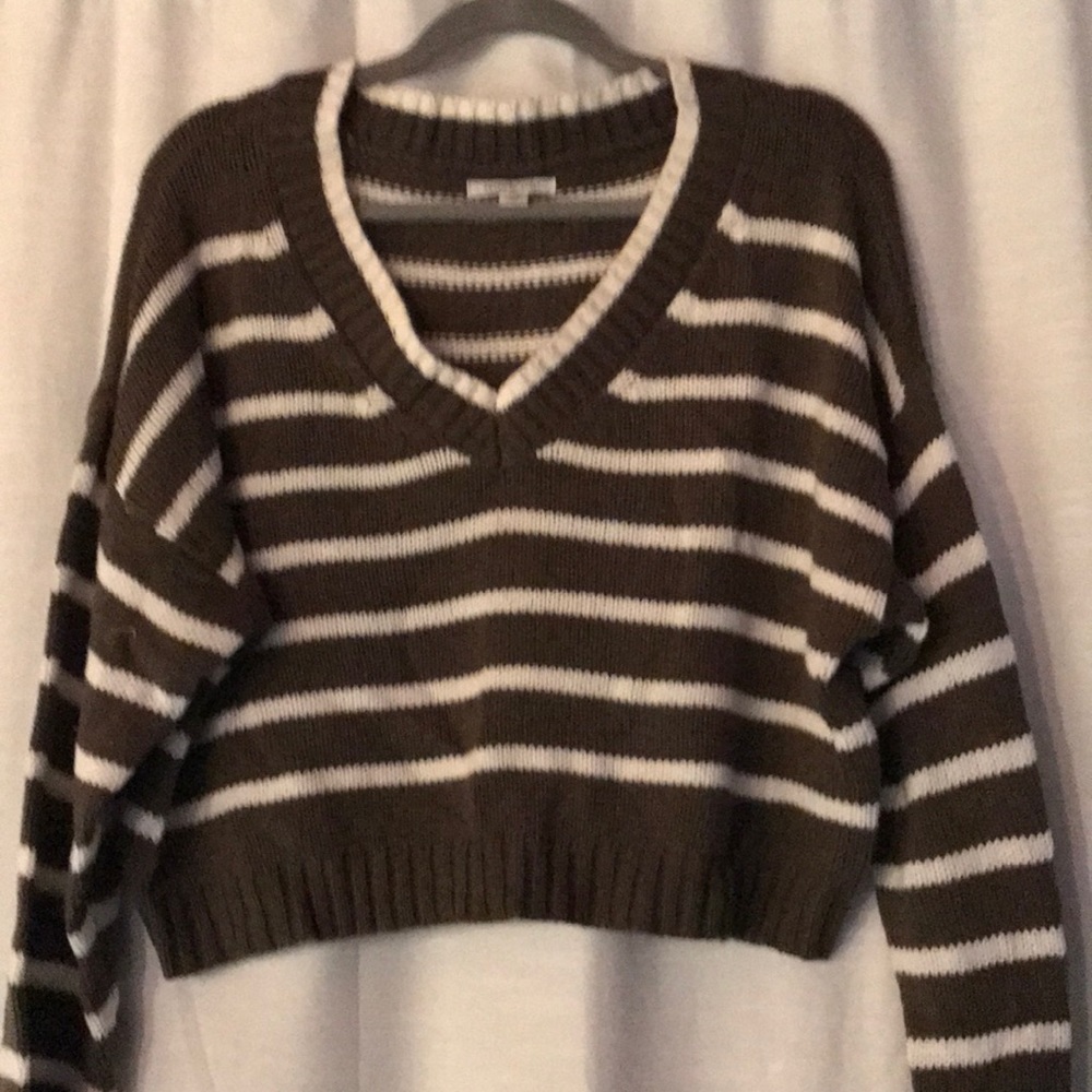 Knitted cropped sweater